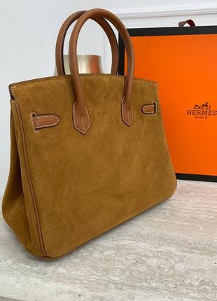 Birkin 30 – роскошная сумка из рыжей замши с фурнитурой золотого цвета.5 фото