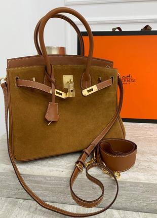Birkin 30 – роскошная сумка из рыжей замши с фурнитурой золотого цвета.3 фото