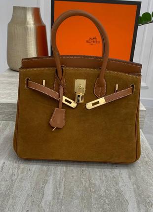 Birkin 30 – роскошная сумка из рыжей замши с фурнитурой золотого цвета.6 фото