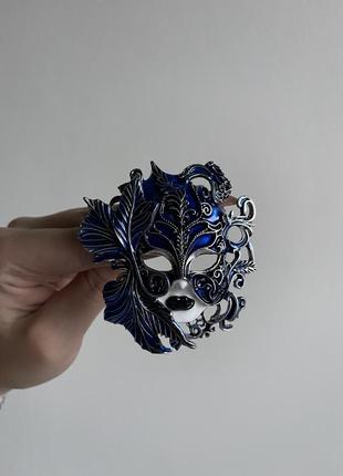 Металлическая брошь венецианская карнавальная маска