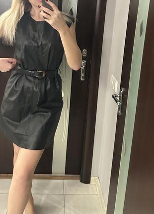 Кожаное платье zara с подплечниками, размер l