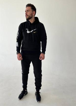Мужские спортивные костюмы