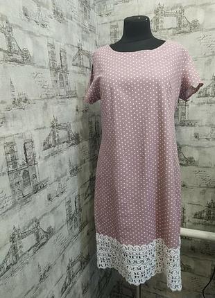 Фіолетове плаття в горошок з мереживом
