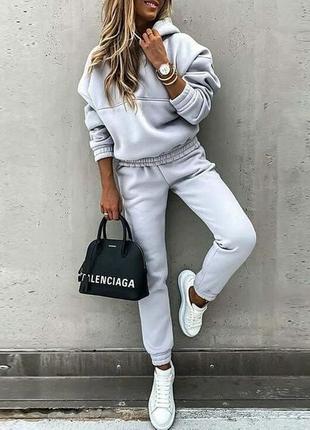 Модный и теплый. женский костюм на флисе