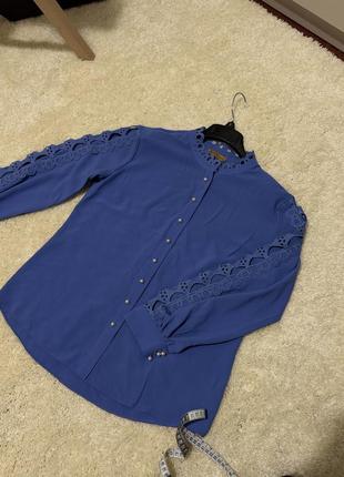 Елегантна блуза гарного синього кольору