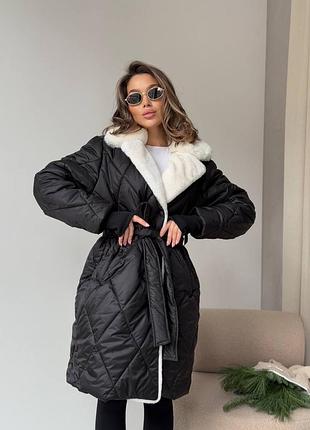 Тепла подовжена куртка з поясом та хутром