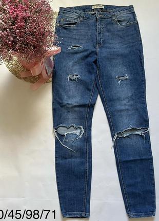 Рваные джинсы