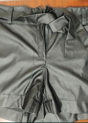 Кожаные шорты