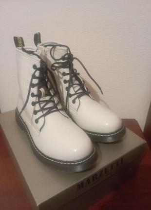 Весняні/осінні чоботи білого кольору