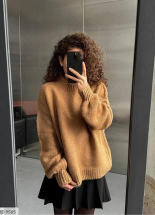 Теплый голубой свитер