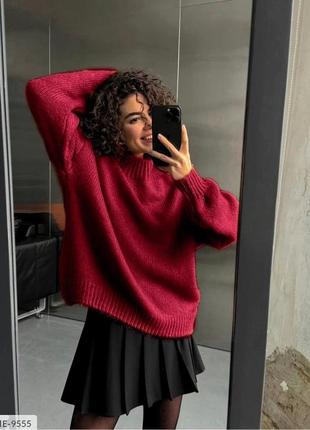 Теплый голубой свитер