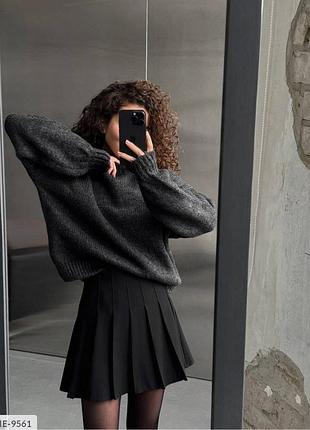 Теплый голубой свитер