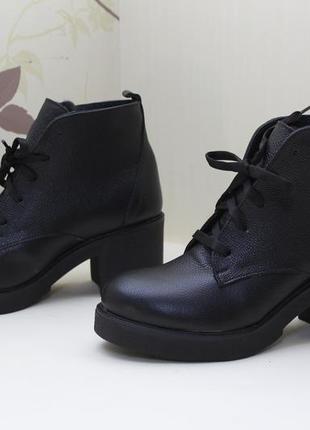 Ботинки зимние черные кожаные каблуки