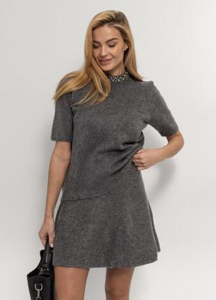 Теплый костюм с мини-юбкой и кофтой с камушками мод 10200