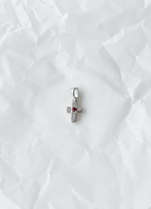 Крестик серебро с гранатом 0.045ct 7