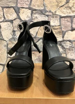 Босоножки новые на платформе, высокие каблуки