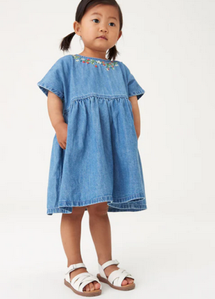 Синее джинсовое платье с вышивкой next на 1.5-2.0 года