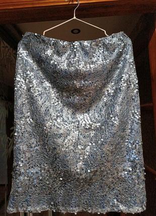 Невероятная юбка с пайетками, очень красивая, длинна 58,пот 40, по боку 50, по низу 50.е чехол,не просвечивает.очень праздничная.