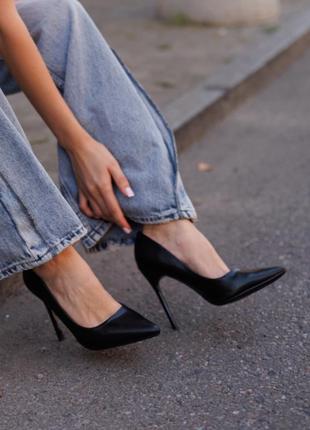 Туфлі човники з вузьким носком чорні підклад лео на підборах