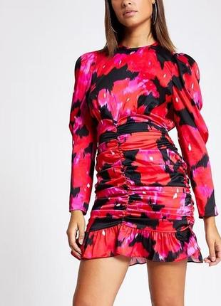 Сатиновое платье платье с вырезом river island