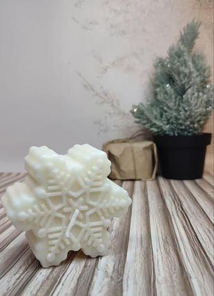 Свеча новогодняя снежинка