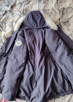 Парка женская в отличном состоянии.
Тепленькая. с великолепным капюшоном.