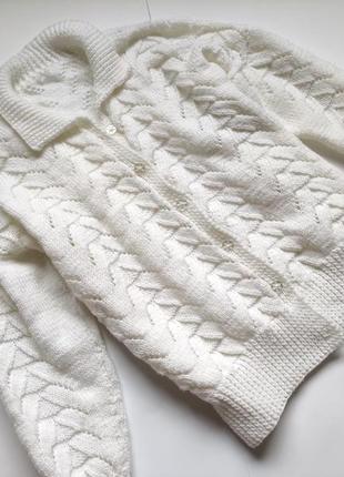 Белый свитер кардиган