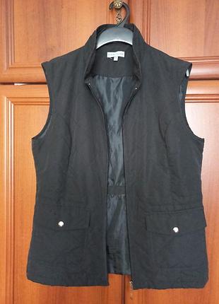 Жилетка безрукавка
