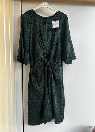Новое изумрудное платье с поясом и разрезом на груди 💚🐍