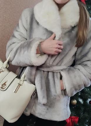 Продам женскую зимнюю шубу с поясом