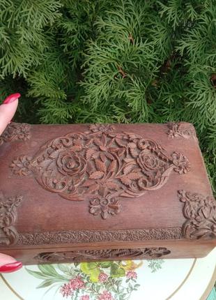 Шкатулка винтажная, резна из натурального дерева.европа