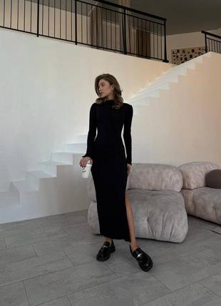 Оригінальна довга сукня в рубчик зі швами незвичайне плаття з розрізом і довгими рукавами