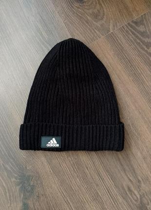 Женская шапка adidas