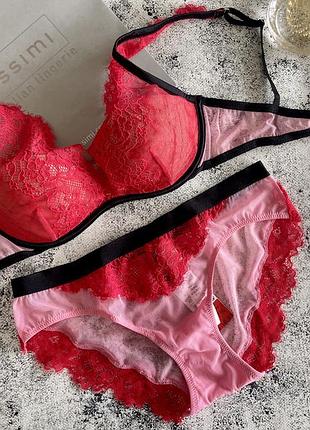 Яскравий бюст intimissimi2 фото