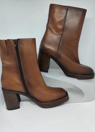 Чоботи шкіряні жіночі tamaris нові