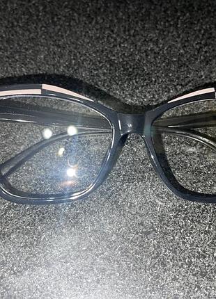 Черные очки кошка