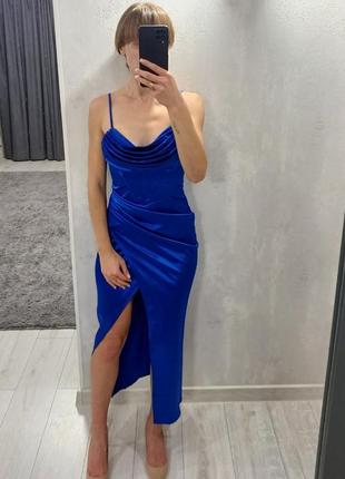 Ефектна вечірня сукня