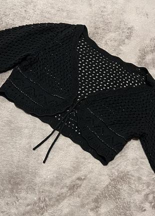 Вязаная женская кофточка по типу болеро