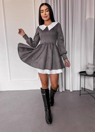 Платье с съемным белым воротником