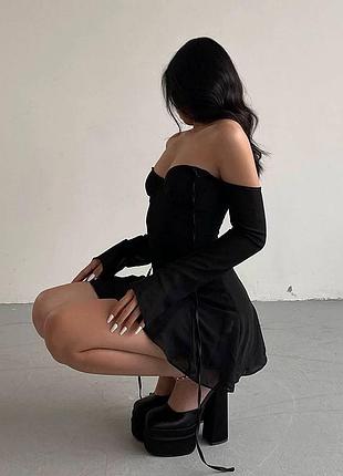 Легка вечірня сукня міні з відкритими плечима і декольте святкове плаття