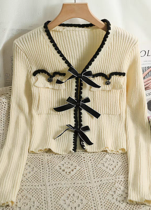 Кардиган в'язаний жіночий укорочений з бантиками