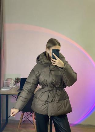 Пуховик женский с отстегивающимся капюшоном