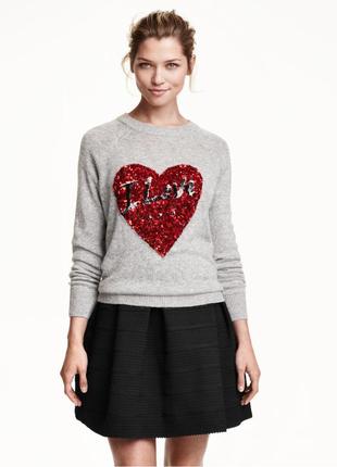 H&m, крутезний теплий светр із червоним серцем з пайетками