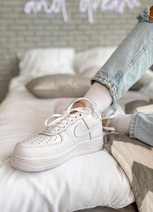 Жіночі кросівки nike air force 1 lx white lace beige6 фото