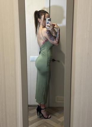 Вечірня сукня з відкритою спиною максі