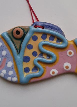 Декор на стену рыба в точках, керамика