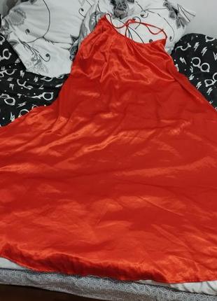 Красная атласная накидка