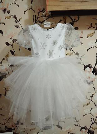 Новое праздничное платье для девочки 4-5 лет