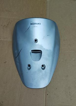 Пластик\клюв suzuki lets 2
