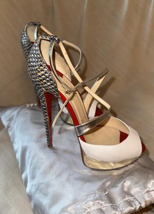 Christian louboutin босоніжки